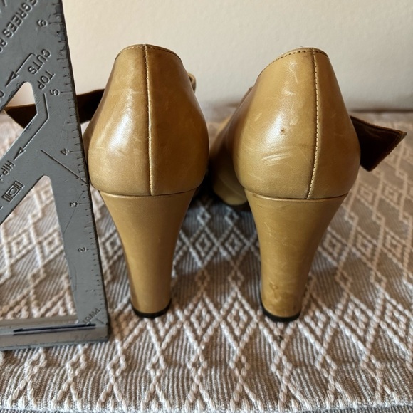 Donald J. Pliner Camel Leather Beweled Buckle Mary Jane Heels Size 7. 3 1/4” - Picture 8 of 9